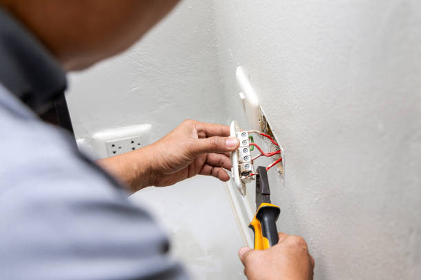Best Licensed Electrician  in Dodge City, KS